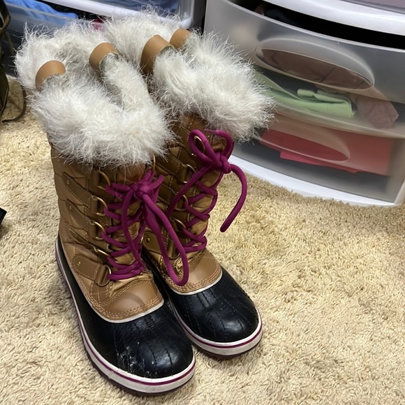 Sorel Lace Up Faux Fur Snow Boots - Picture 1 of 5